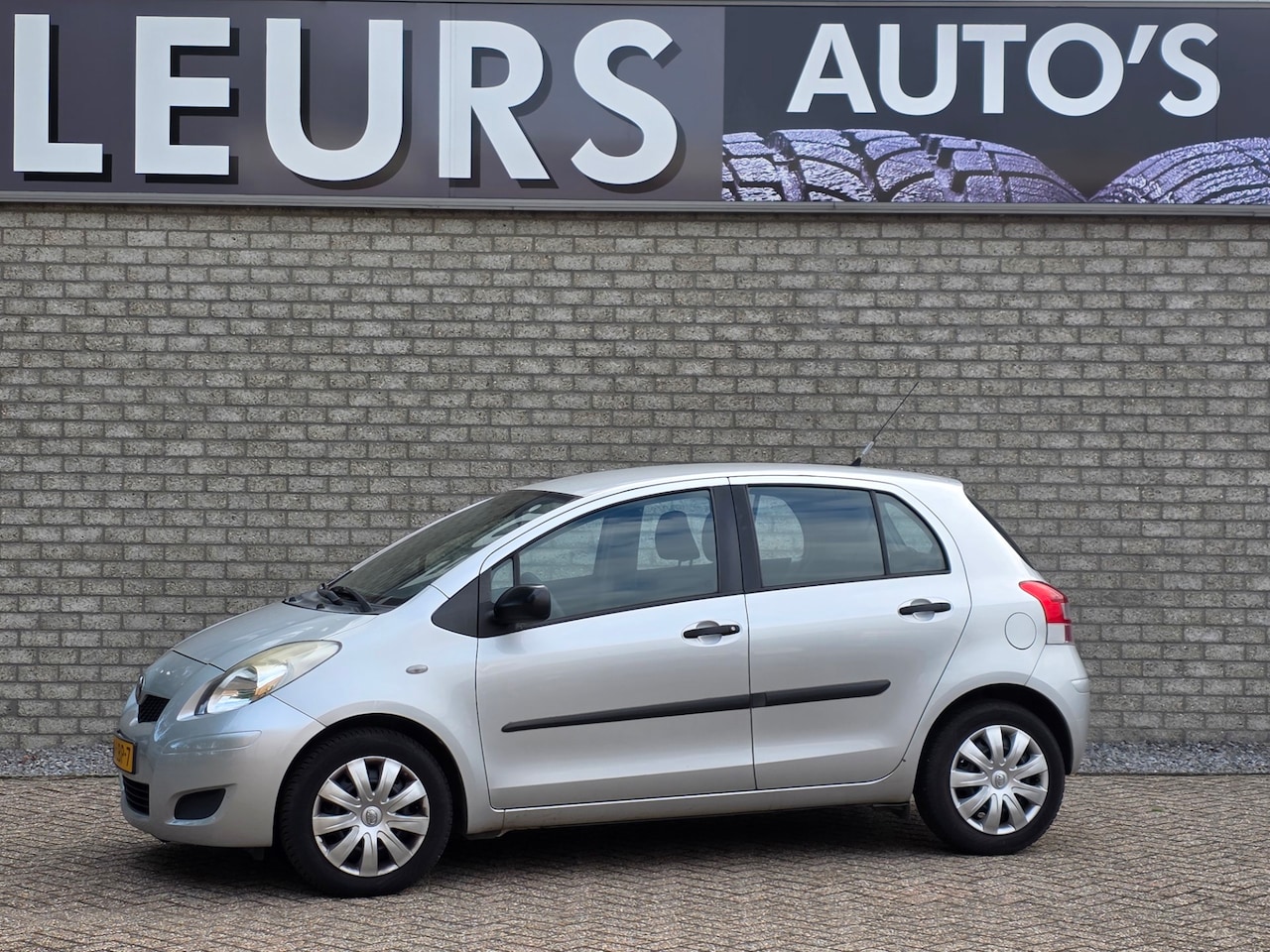 Toyota Yaris - 1.3 VVTi Comfort Airco/Trekhaak - AutoWereld.nl