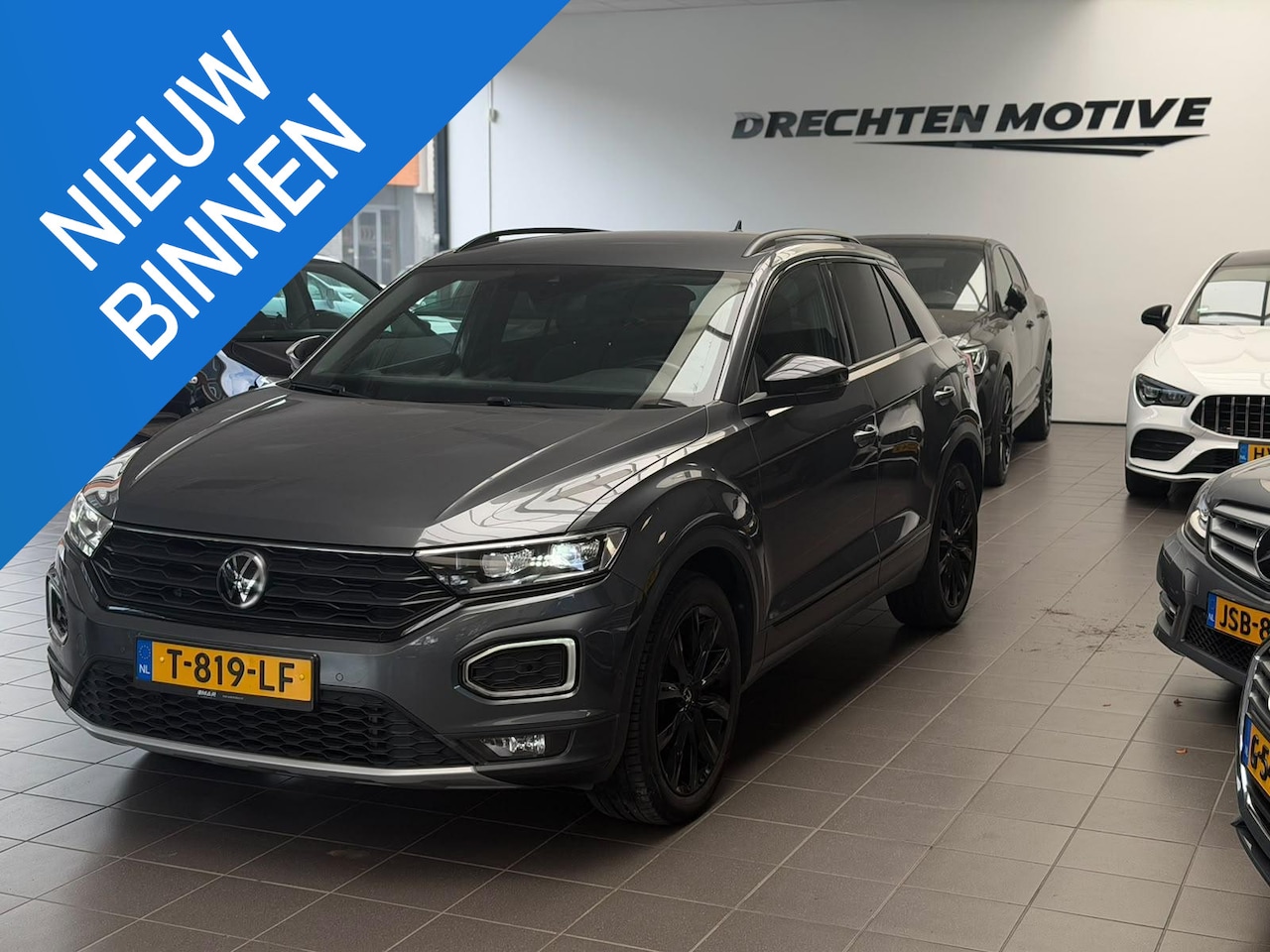 Volkswagen T-Roc - 1.5 TSI Sport Business R-Line / Led / CarPlay / Na - AutoWereld.nl
