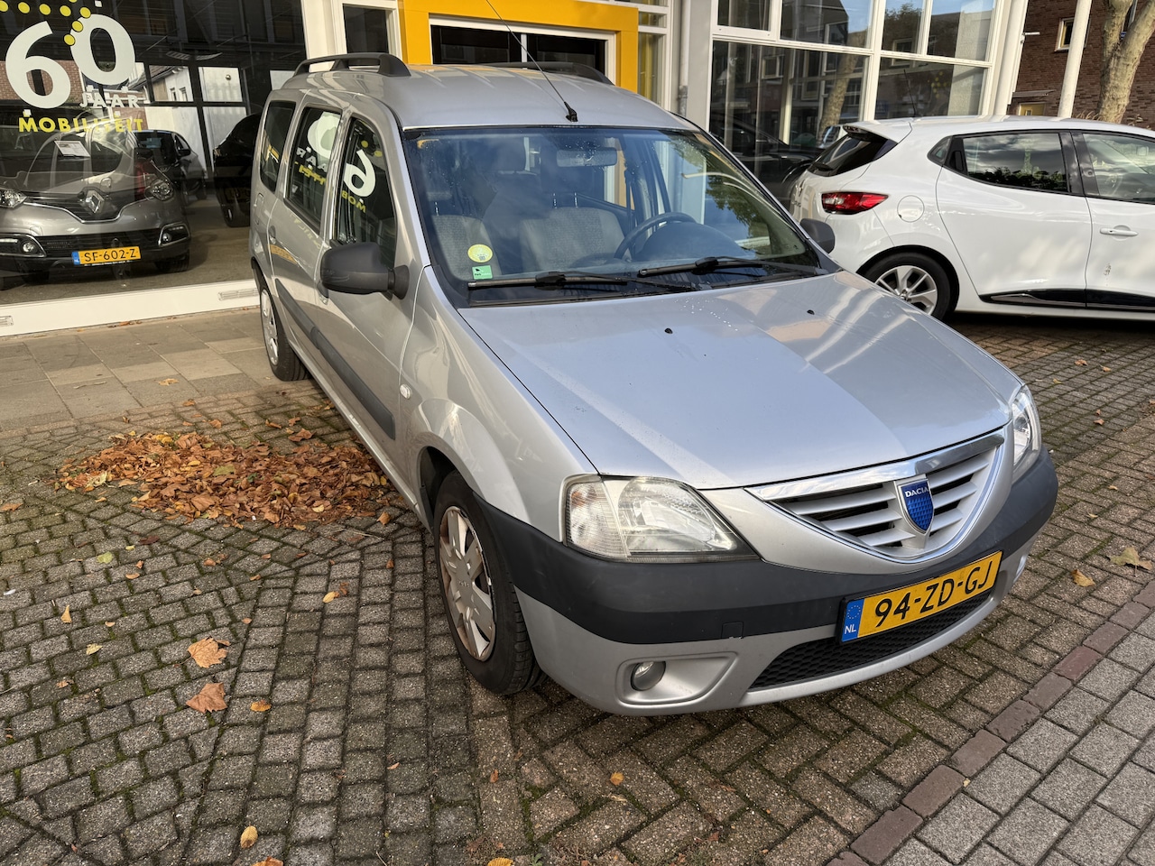 Dacia Logan MCV - 1.6-16V Lauréate NIEUWE KOPPELING + DISTRIBUTIERIEM 2025 TREKHAAK AIRCO - AutoWereld.nl