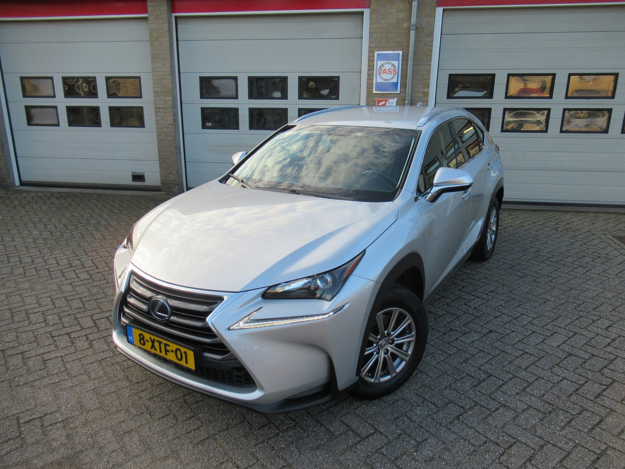 Lexus NX - 300h AWD 25th First Edition leer Dealeronderhouden - AutoWereld.nl