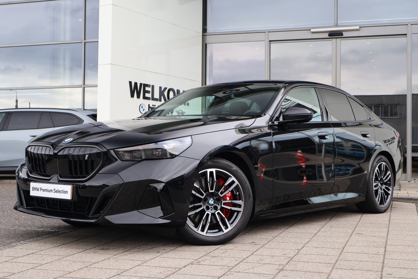 BMW i5 - eDrive40 M Sport / Trekhaak / Achteruitrijcamera / Adaptieve LED / Harman-Kardon / Stoelve - AutoWereld.nl