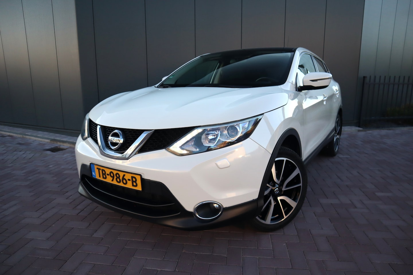 Nissan Qashqai - 1.2 Connect Edition Automaat Navigatie Camera Stoelverwarming Trekhaak. AUTOMAAT niet 100 - AutoWereld.nl