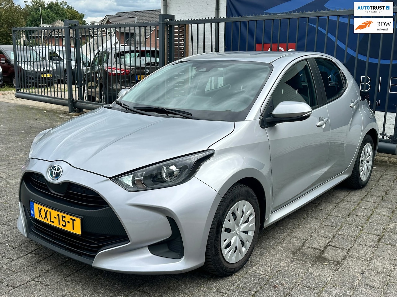 Toyota Yaris - 1.5 Hybrid 115 Business / APPLE CARPLAY / CAMERA / AIRCO / CRUISE CONTROL - AutoWereld.nl