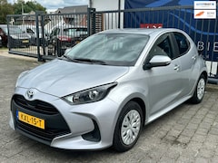 Toyota Yaris - 1.5 Hybrid 115 Business / FABRIEKSGARANTIE / APPLE CARPLAY / CAMERA / AIRCO
