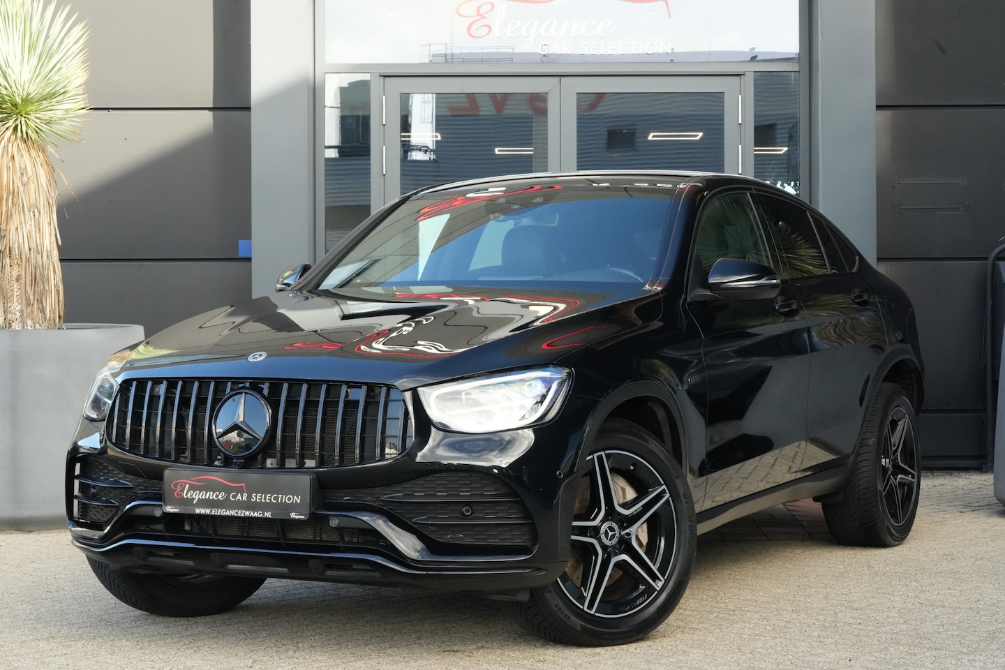 Mercedes-Benz GLC-klasse Coupé - 300e 4MATIC Business Solution AMG | PHEV | 320PK | Virtual Cockpit | Stoelverwarming - AutoWereld.nl