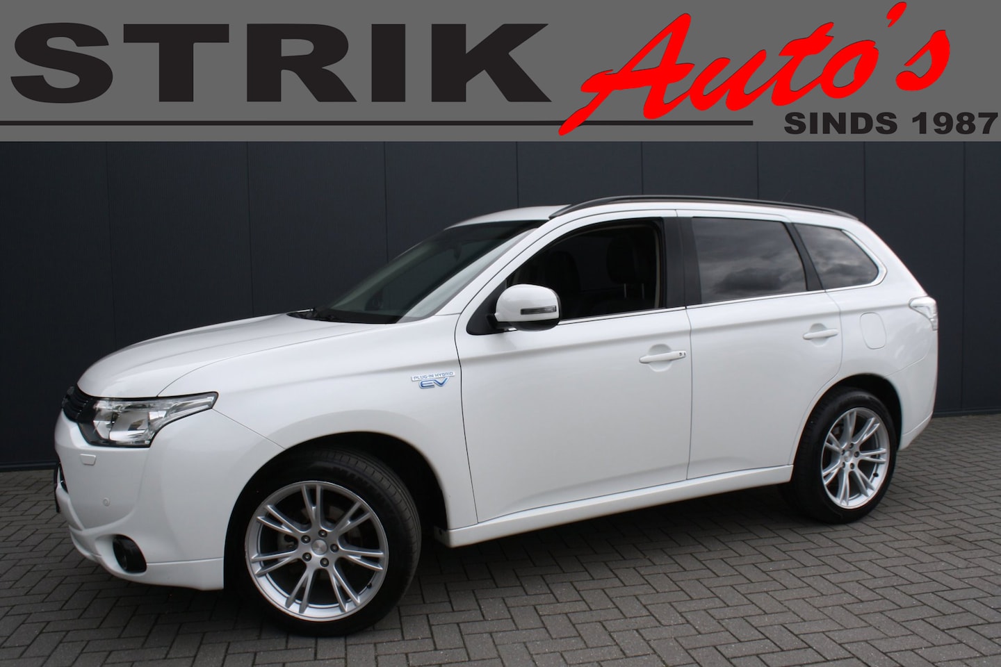 Mitsubishi Outlander - 2.0 PHEV instyle -TREKHAAK - PDC - SCHUIFKANTELDAK - NAVIGATIE - AutoWereld.nl