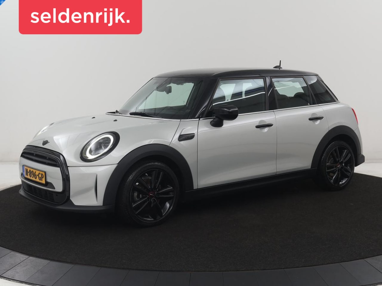 MINI 5-Deurs - 1.5 Cooper Business Edition | Leder | Cruise control | Head-up | Camera | Park assist | Ca - AutoWereld.nl