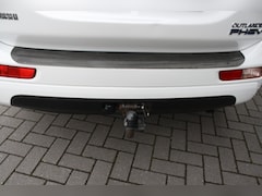 Mitsubishi Outlander - 2.0 PHEV instyle -TREKHAAK - PDC - SCHUIFKANTELDAK - NAVIGATIE