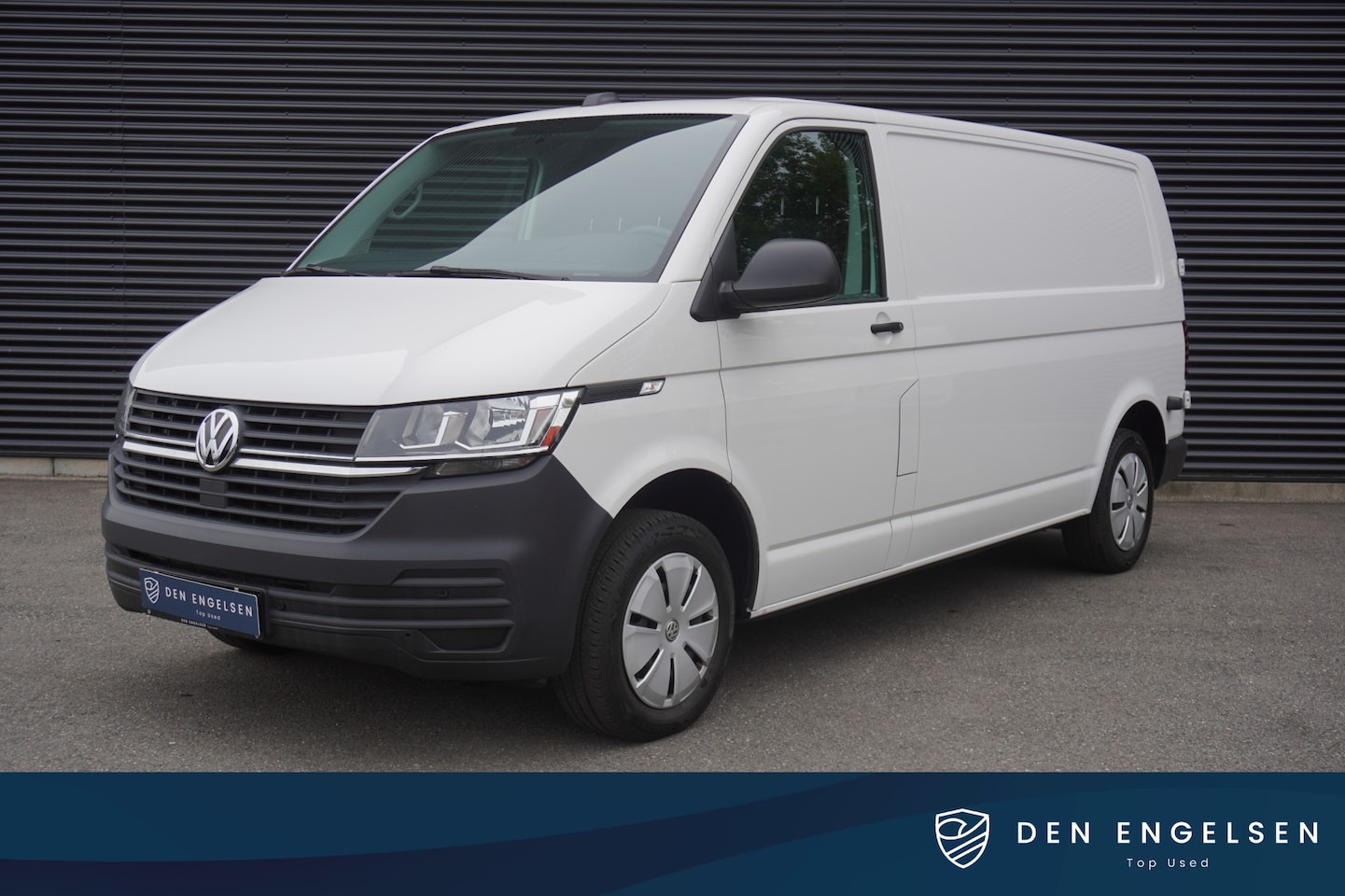 Volkswagen Transporter - 150pk L2H1 Apple Carplay Parkeersensoren Navigatie Achterdeuren Cruise control 3-Zits - AutoWereld.nl