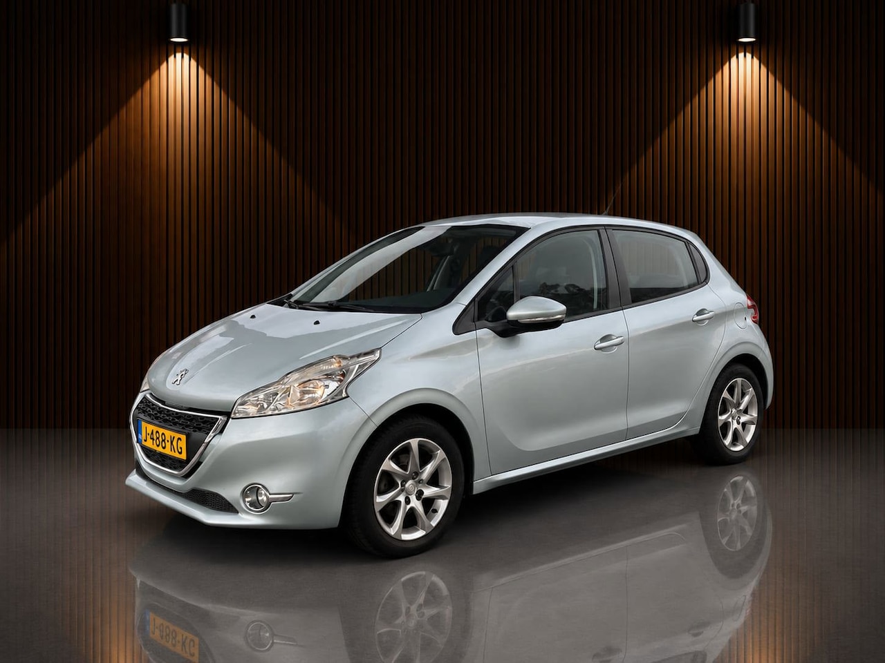 Peugeot 208 - 1.2 VTi Allure Panoramadak,set winterbanden - AutoWereld.nl