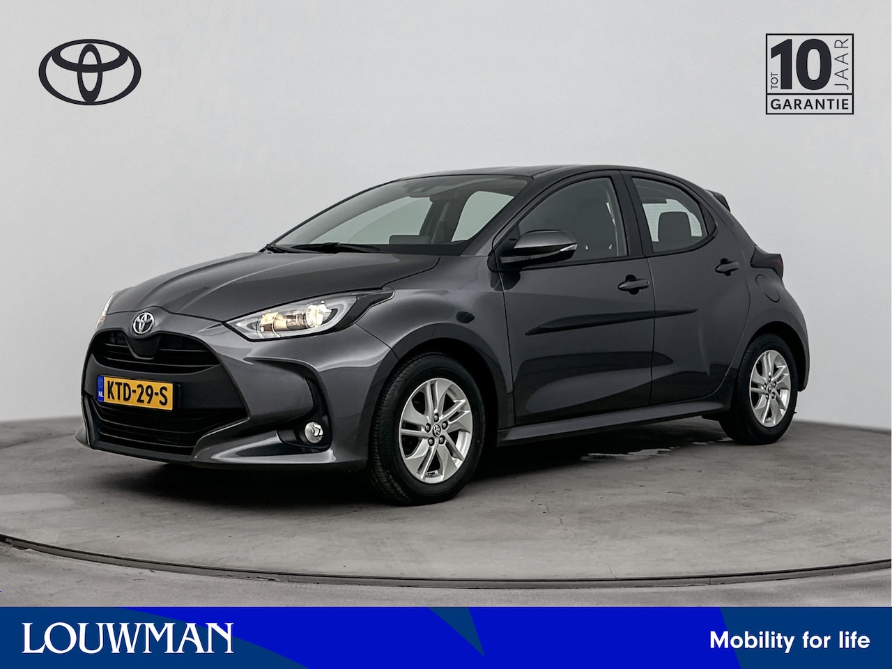 Toyota Yaris - 1.5 VVT-i Active | Stoelverwarming | Trekhaak | Achteruitrijcamera | *** - AutoWereld.nl