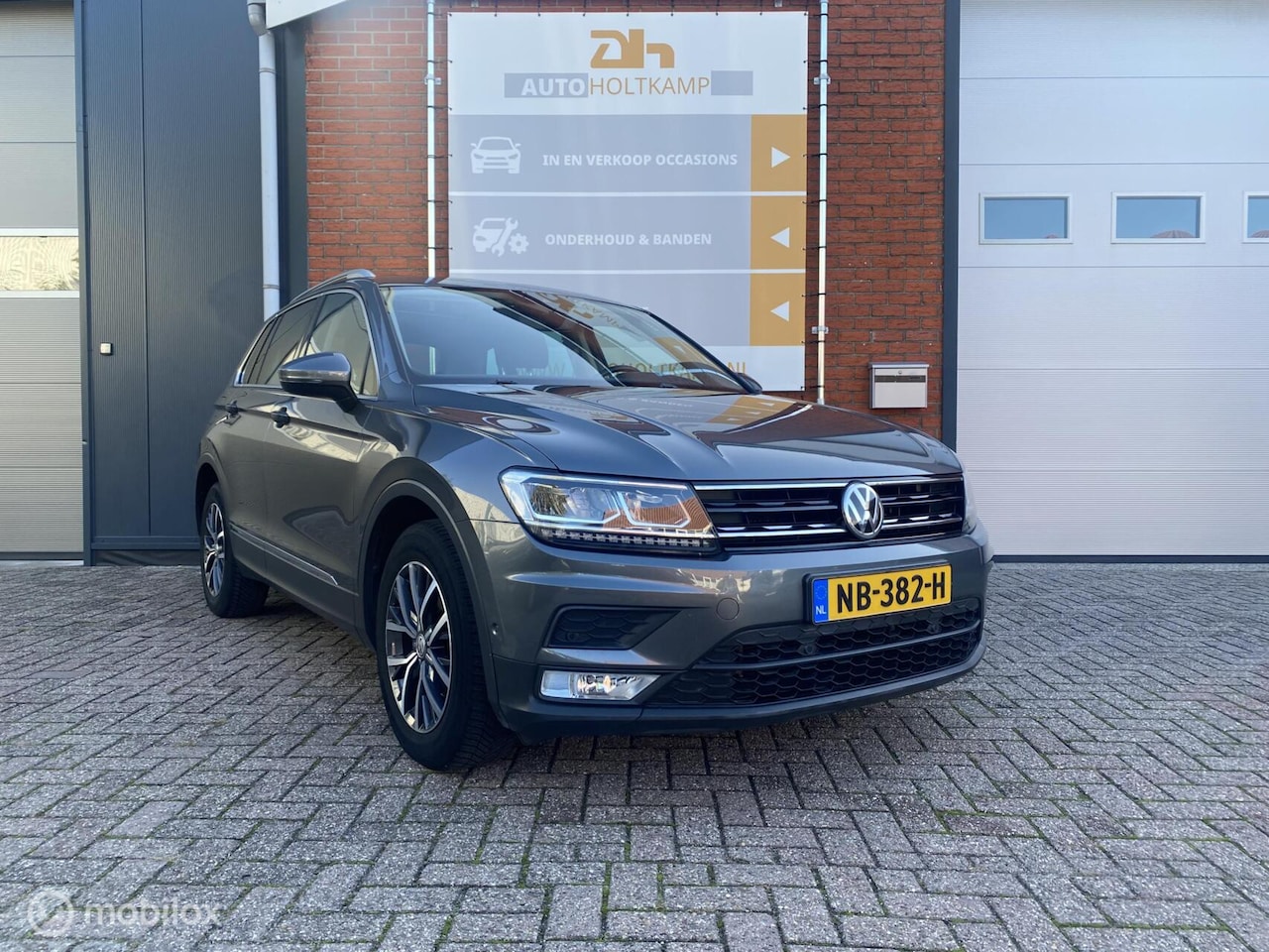 Volkswagen Tiguan - 1.4 TSI PANO/LED/TREKHAAK/LUXE!! - AutoWereld.nl