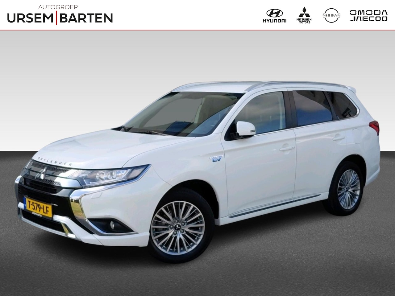 Mitsubishi Outlander - 2.4 PHEV Intense | Achterbank in delen neerklapbaar | Achterspoiler | Achteruitrij assiste - AutoWereld.nl