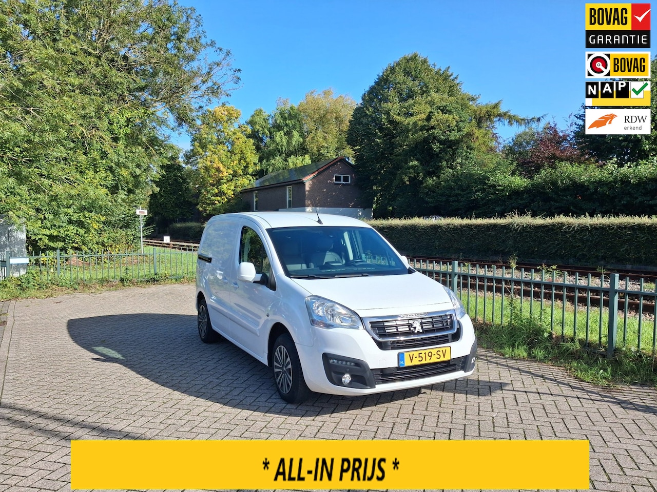 Peugeot Partner - 120 1.6 BlueHDi 100 L1 AUTOMAAT Premium Pack S&S euro 6 ALLINPRIJS - AutoWereld.nl