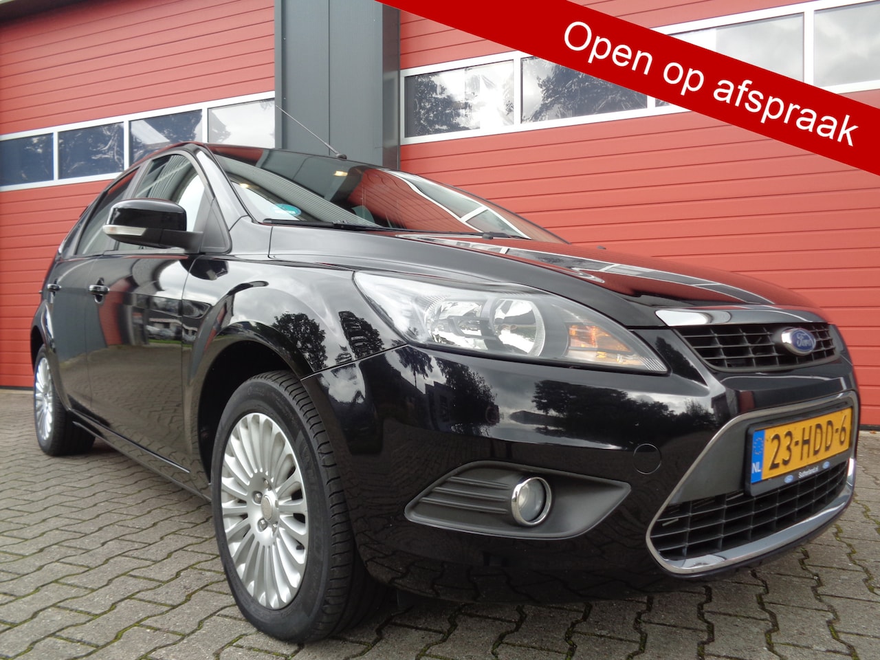 Ford Focus - 1.6 Titanium 101PK Clima Cruise LMV Navi Trekhaak 109Dkm NAP NL-Auto - AutoWereld.nl