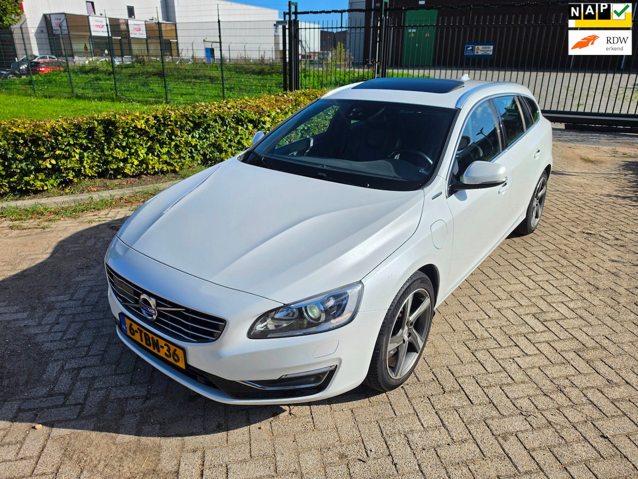 Volvo V60 - 2.4 D6 AWD Plug-In Hybrid Summum VOL OPTIES! - AutoWereld.nl