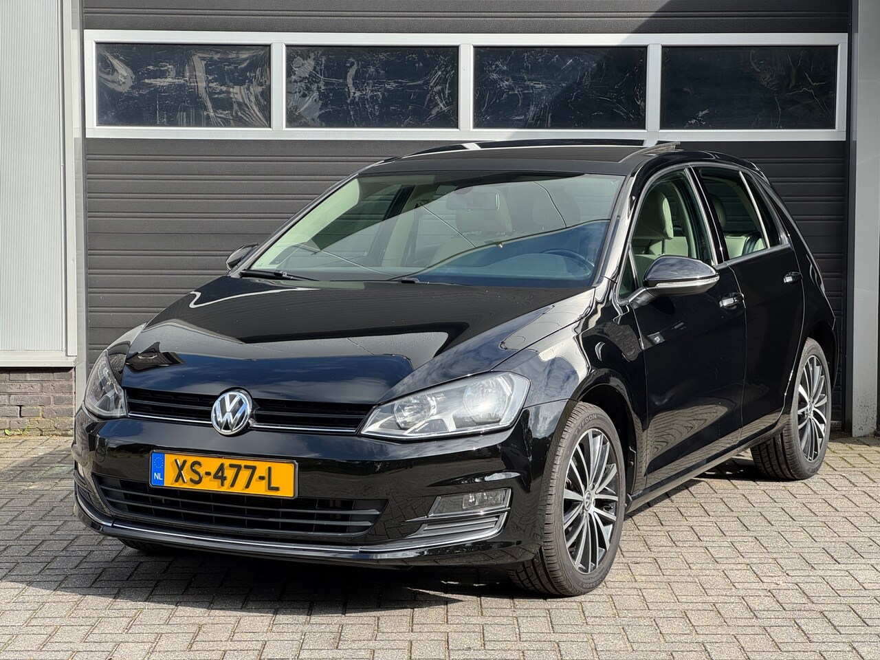 Volkswagen Golf - 1.8 T DSG, Pano, Stoelverwarming, Cruise, Climate Control, - AutoWereld.nl