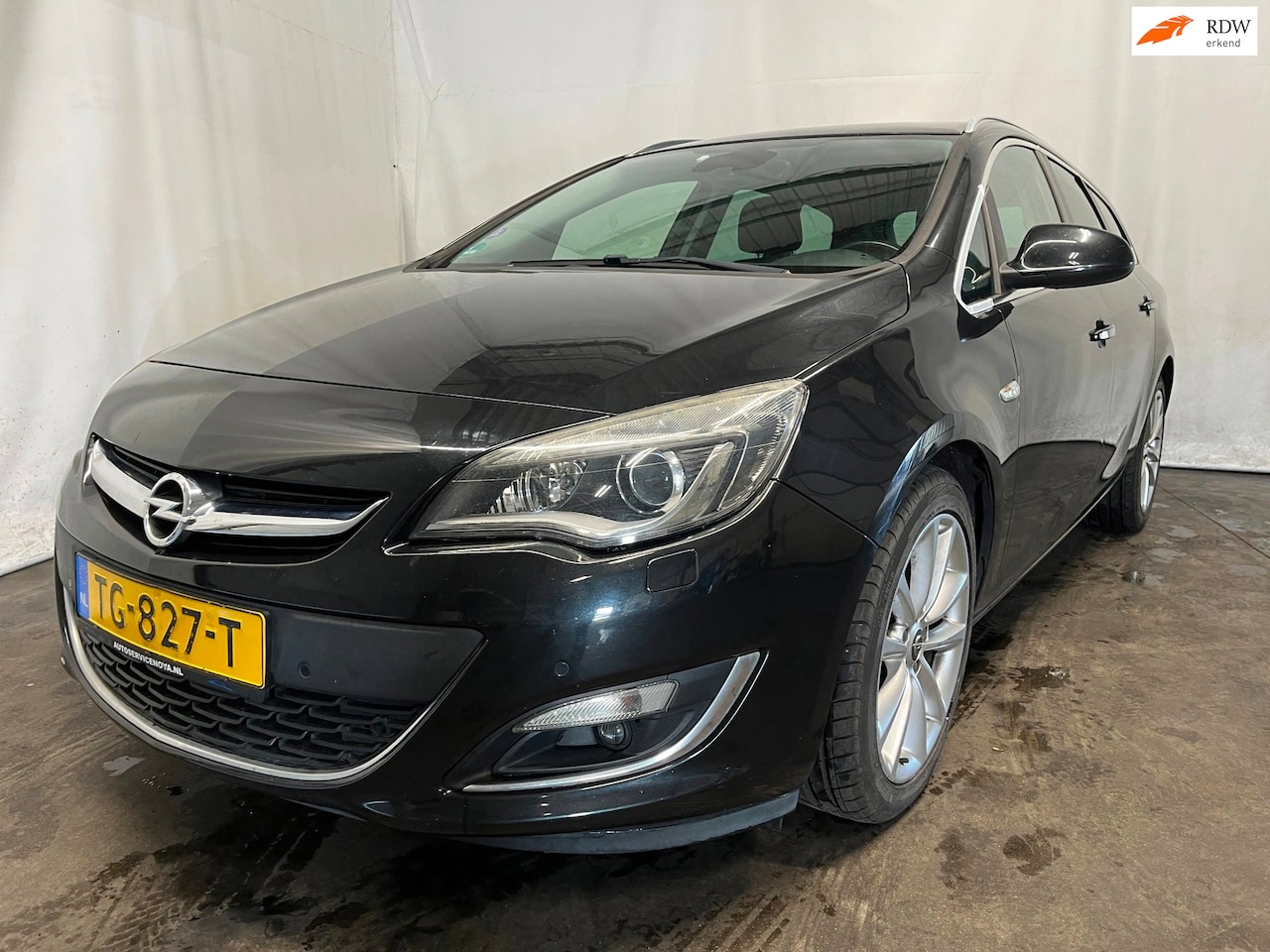 Opel Astra Sports Tourer - 1.6 Turbo Sport - Koppakking lekt, Rondomgebruikersschade, Auto start en loopt - AutoWereld.nl
