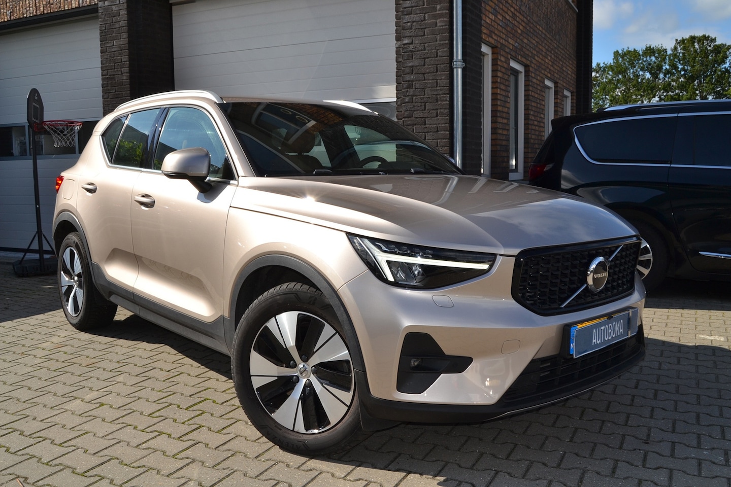 Volvo XC40 - 1.5 T4 Plug-in hybrid Plus Bright Lederen bekleding - AutoWereld.nl