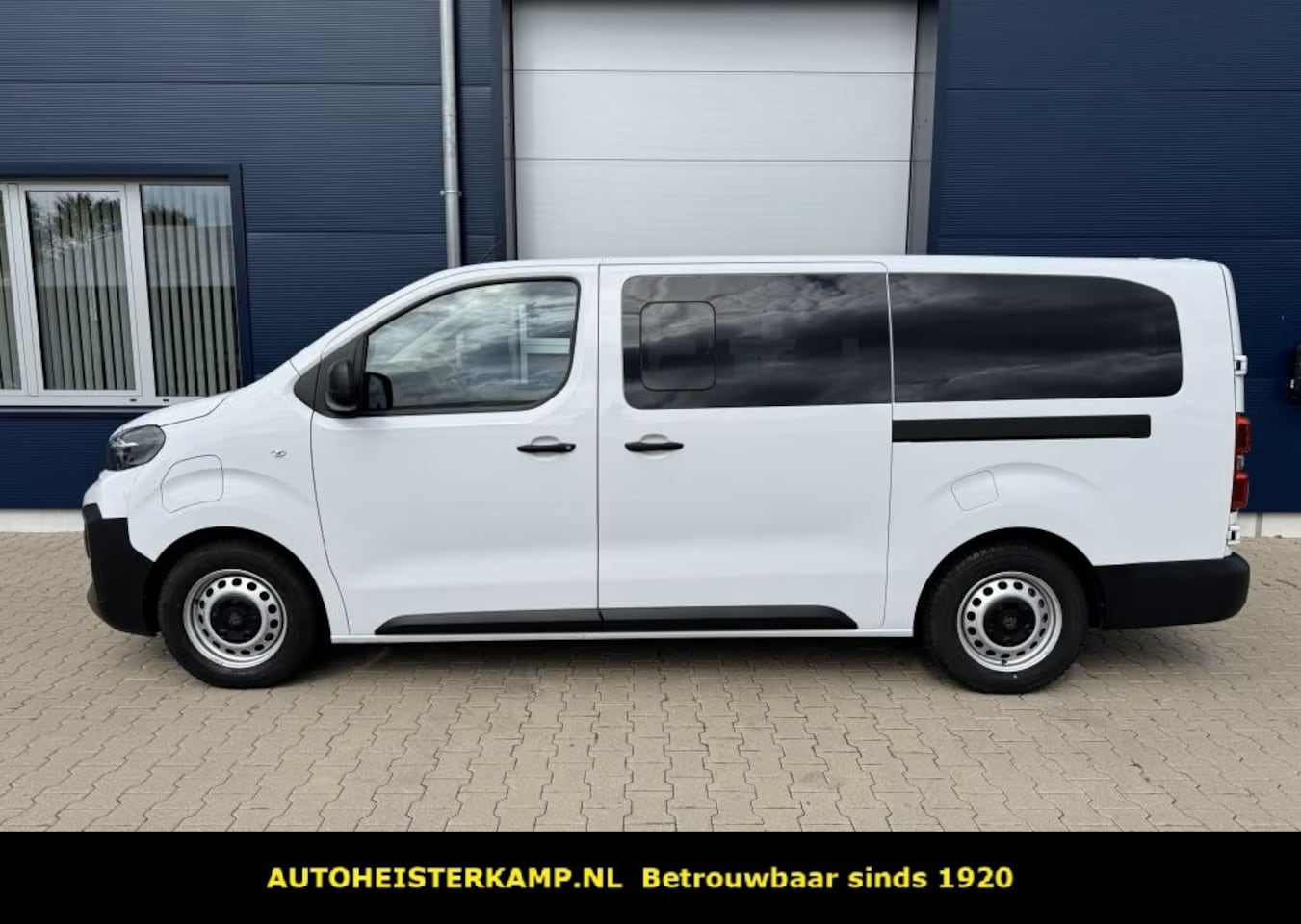 Peugeot e-Expert - XL Long 75 kWh 9 personen 40.960 inclusief BTW LED Camera 2 Schuifdeuren - AutoWereld.nl