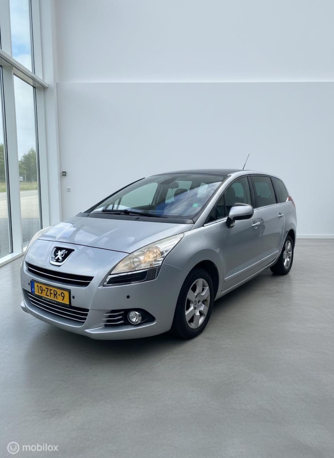 Peugeot 5008 - 1.6 THP ST 7p. Airco|Pano|Trekhaak - AutoWereld.nl