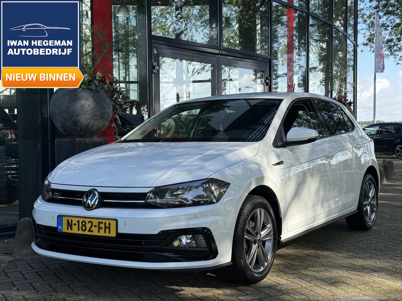 Volkswagen Polo - 1.0 TSI R-Line Edition | Navigatie | PDC voor + achter | Airco | Apple CarPlay/Android Aut - AutoWereld.nl
