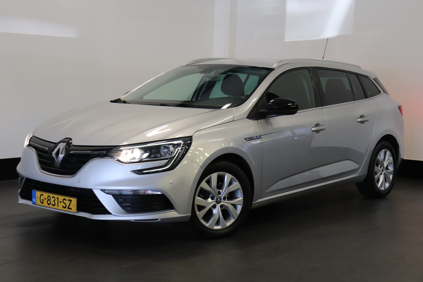 Renault Mégane Estate - 1.3 TCe Limited NL-Auto Airco | Navi | Cruise | LM velgen | €9.900,- - AutoWereld.nl
