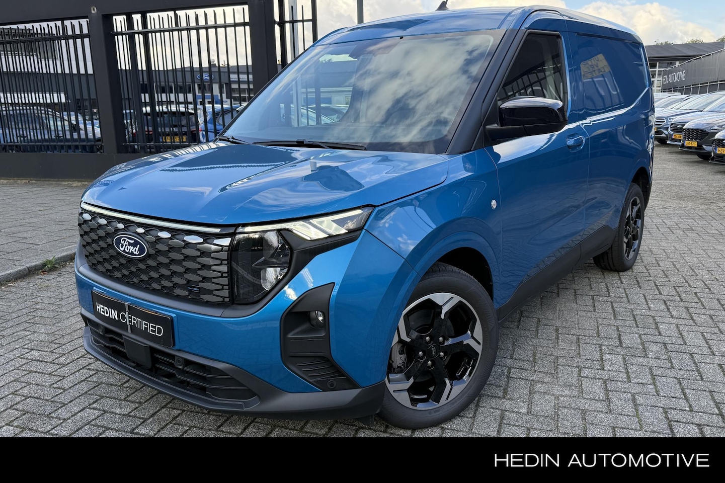 Ford Transit Courier - E-Transit Limited 44 kWh | Trekhaak | Driver Assistance Pack | Rijklaarprijs - AutoWereld.nl