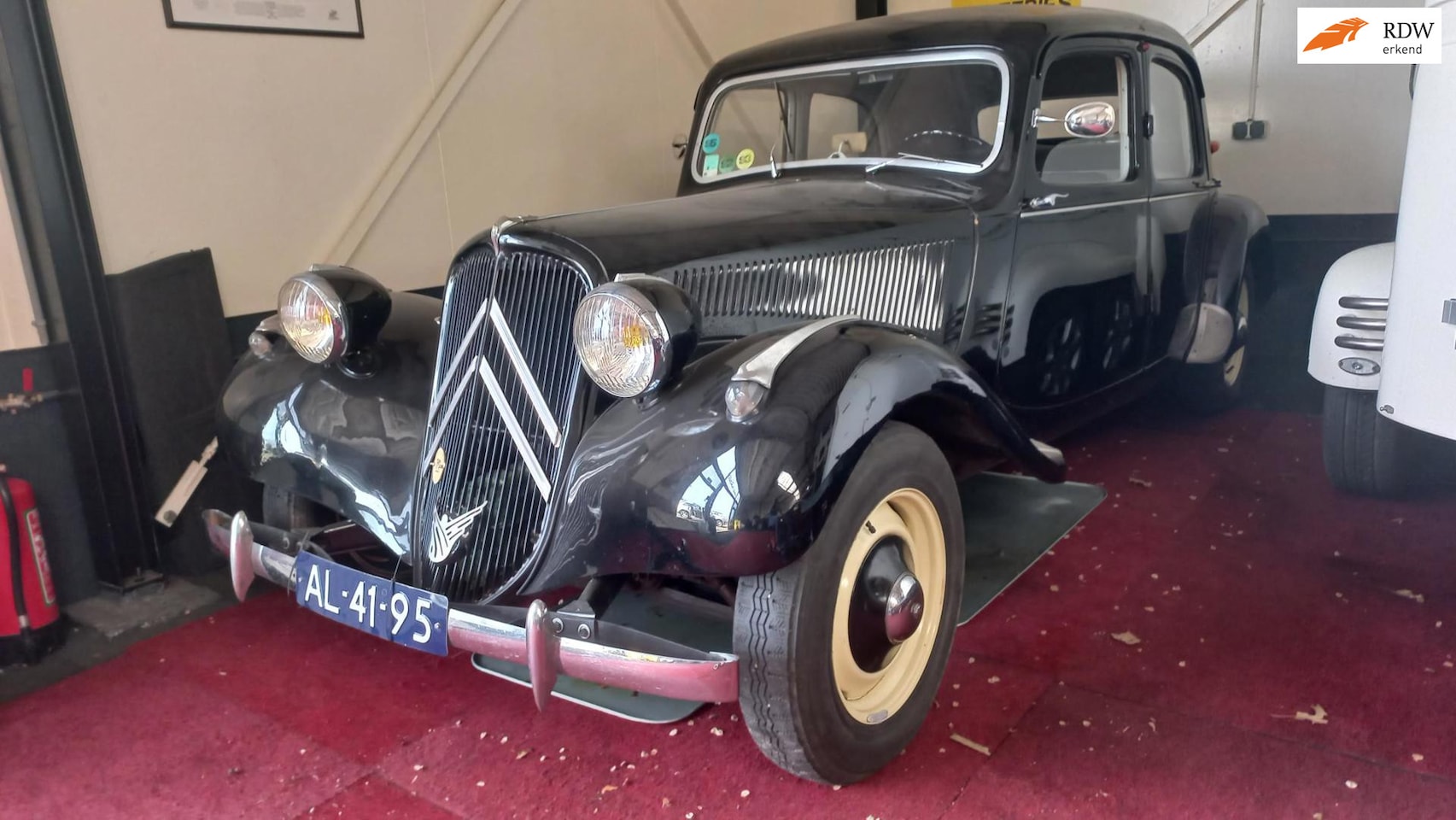 Citroën Traction - 11BL Bouwjaar is 1954 - AutoWereld.nl