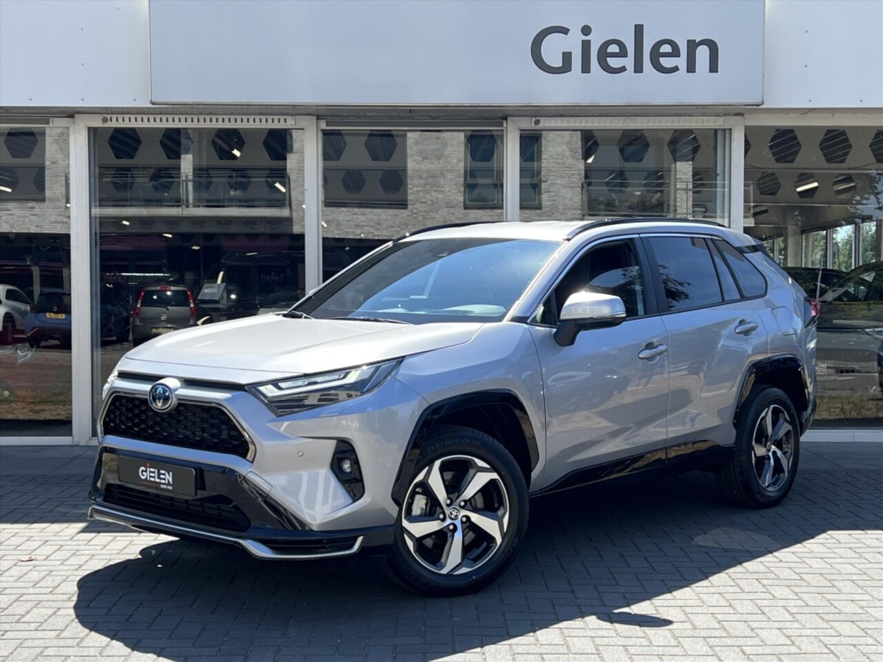Toyota RAV4 - Plug-in Hybrid 300 AWD Style | Head up display, December 2025, Dodehoekherkenning, Parkeer - AutoWereld.nl