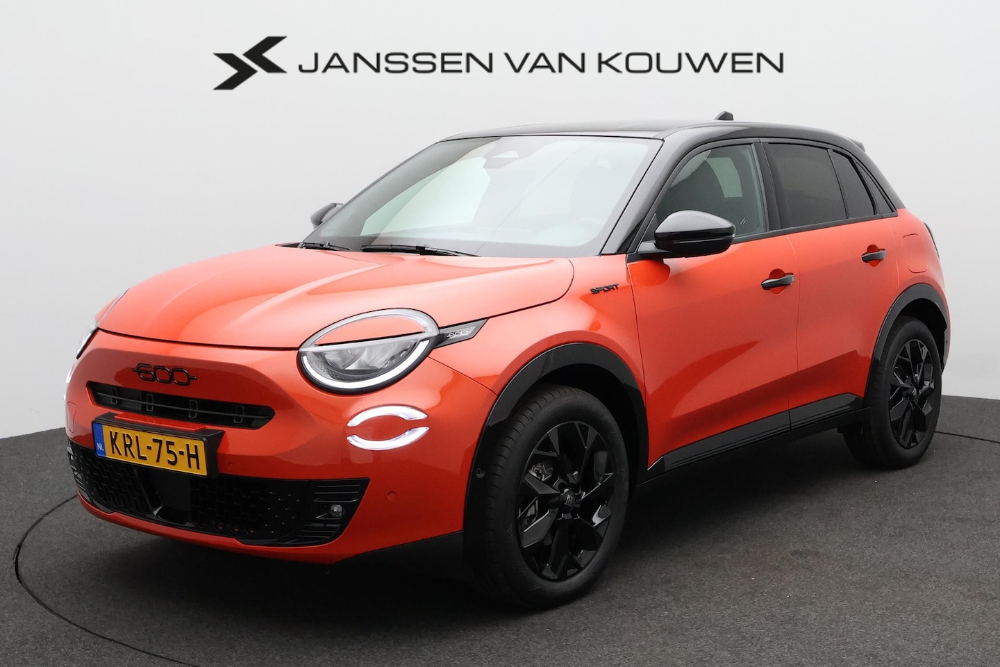 Fiat 600e - Sport 54 kWh stoelmassage el. verwarmbare stoelen luxe interieur - AutoWereld.nl