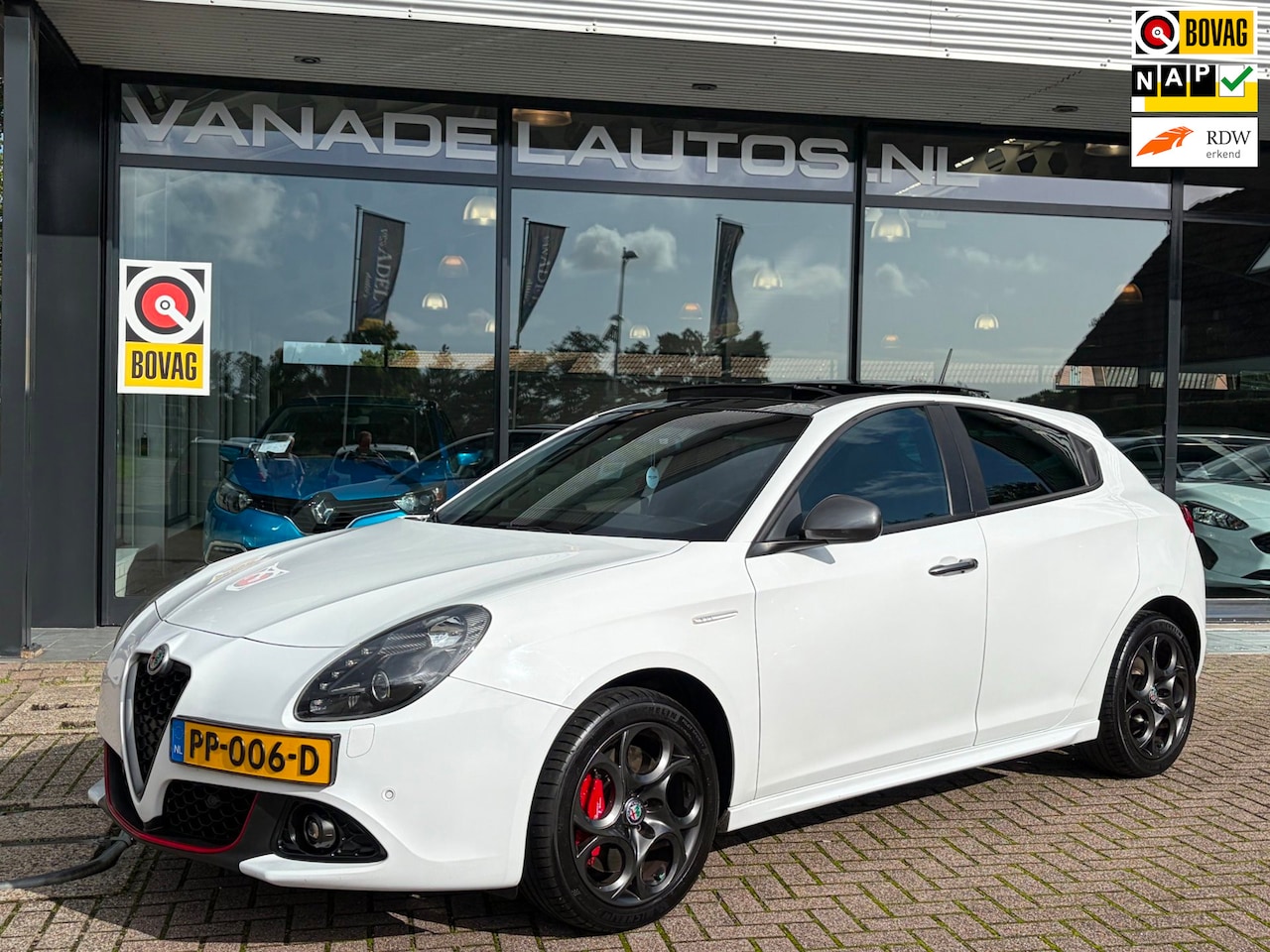 Alfa Romeo Giulietta - 1.4 Turbo MultiAir Super Aut. Panorama Leer Xenon Navi NL-Auto NAP Dealeronderhouden! - AutoWereld.nl