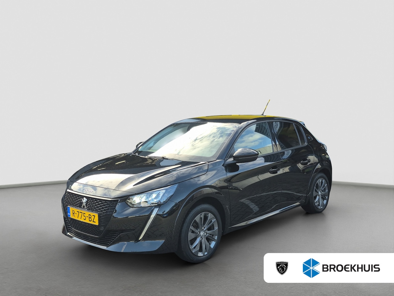 Peugeot e-208 - EV Allure Pack 50 kWh 91,2% SOH | 3 Fase | Camera | Parkeersensoren | LED | Carplay/androi - AutoWereld.nl