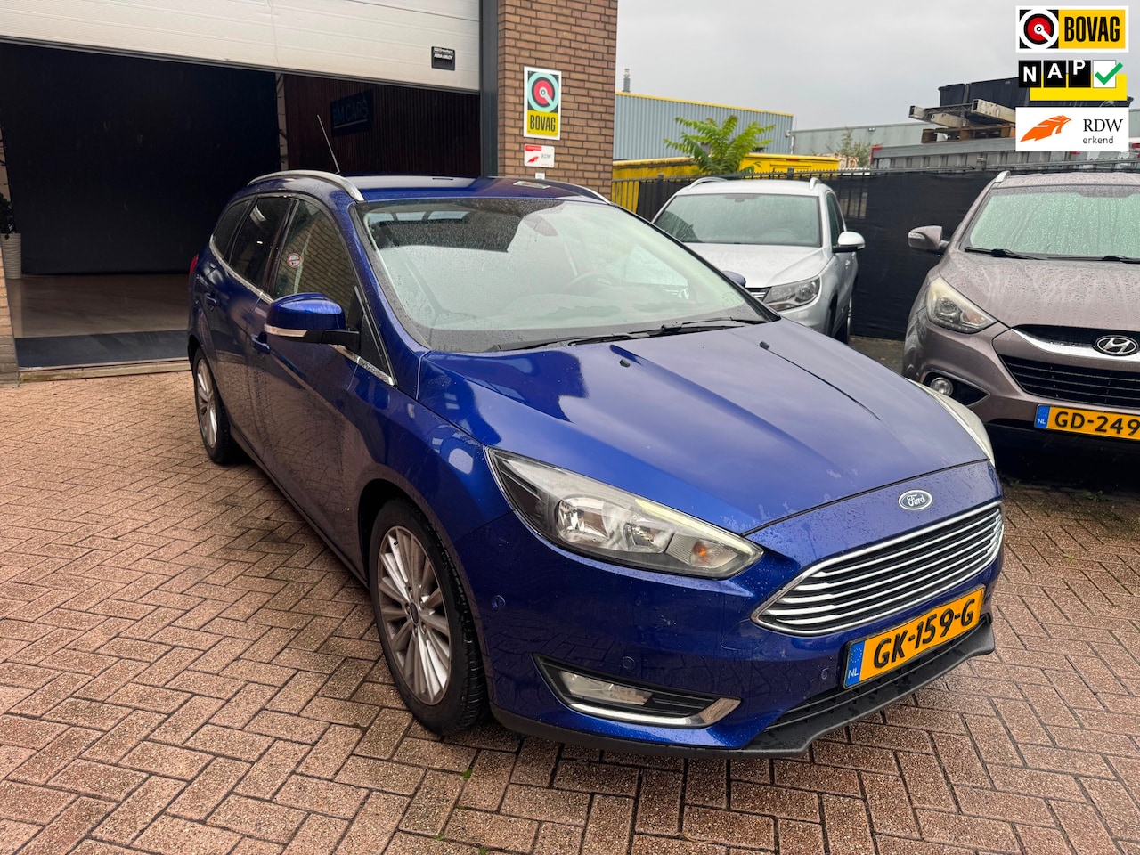 Ford Focus Wagon - 1.5 Titanium Edition Led, Navi, Trkhaak - AutoWereld.nl