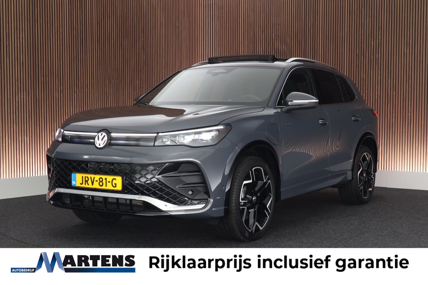 Volkswagen Tiguan - 1.5 272pk eHybrid R-Line Edition Trekhaak Camera Keyless Massage Virtual Cockpit Panoramad - AutoWereld.nl
