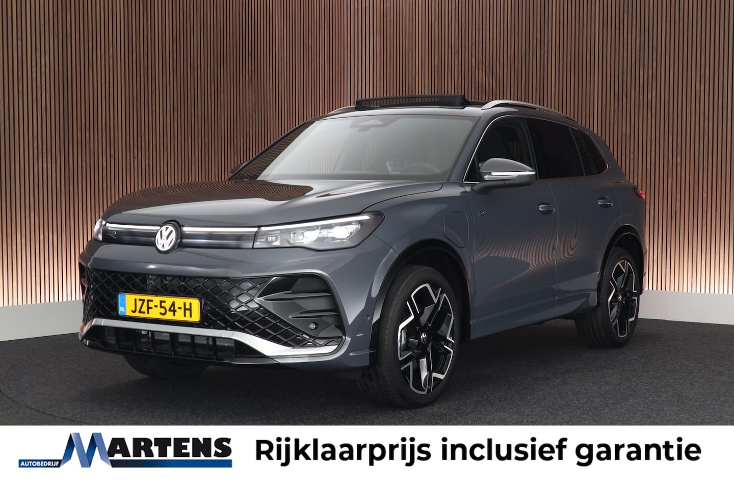 Volkswagen Tiguan - 1.5 272pk eHybrid R-Line Edition Trekhaak Camera Keyless Massage Virtual Cockpit Panoramad - AutoWereld.nl