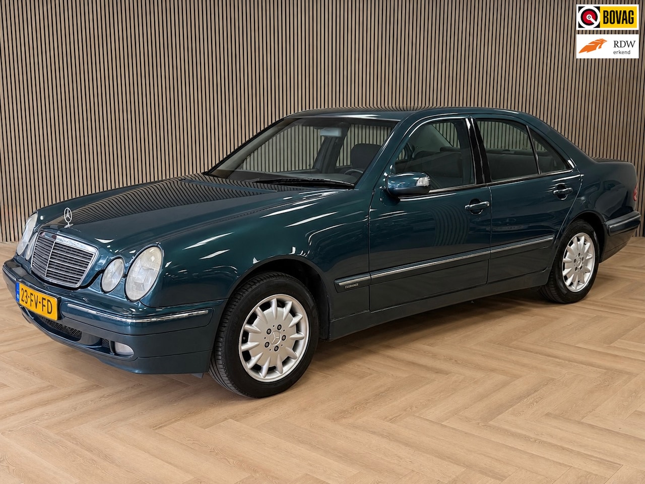 Mercedes-Benz E-klasse - 240 Classic AUT. TREKHAAK CRUISECONTROL *NAP* - AutoWereld.nl