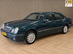 Mercedes-Benz E-klasse - 240 Classic AUT. TREKHAAK CRUISECONTROL *NAP