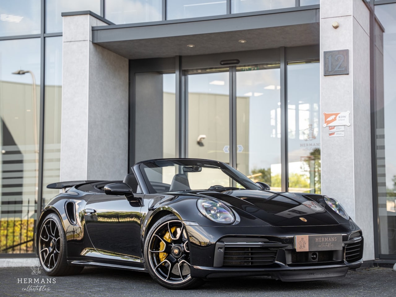 Porsche 911 Cabrio - 992 3.8 Turbo S / Akrapovic / Carbon / BOSE / InnoDrive / Ceramic / PPF / PDLS+ / PDCC / P - AutoWereld.nl
