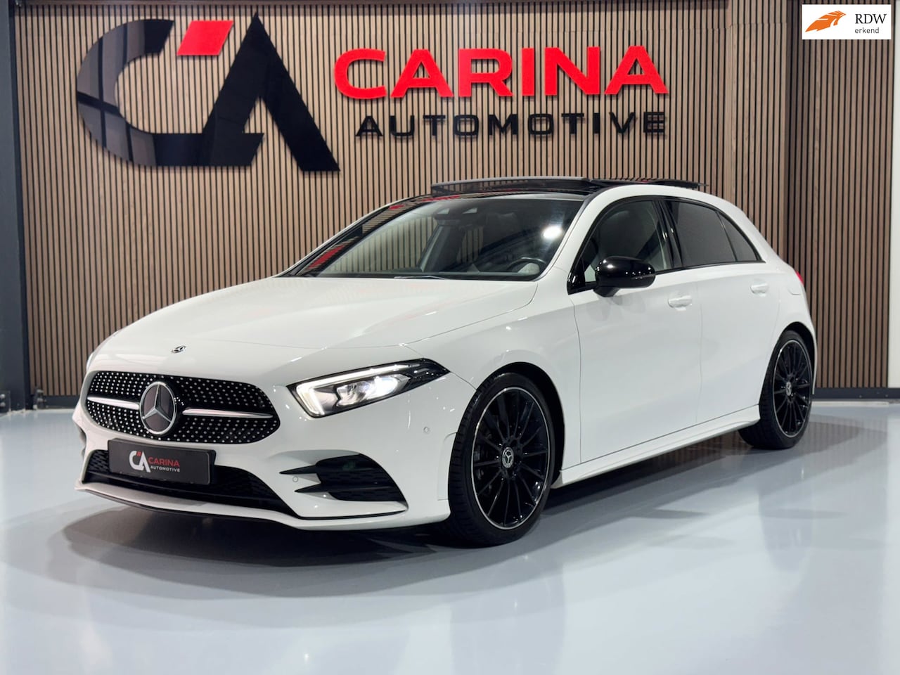 Mercedes-Benz A-klasse - 180 Facelift AMG / Full Option / Panorama Dak / Stoel Verwarming / Sport Stoelen / Widescr - AutoWereld.nl