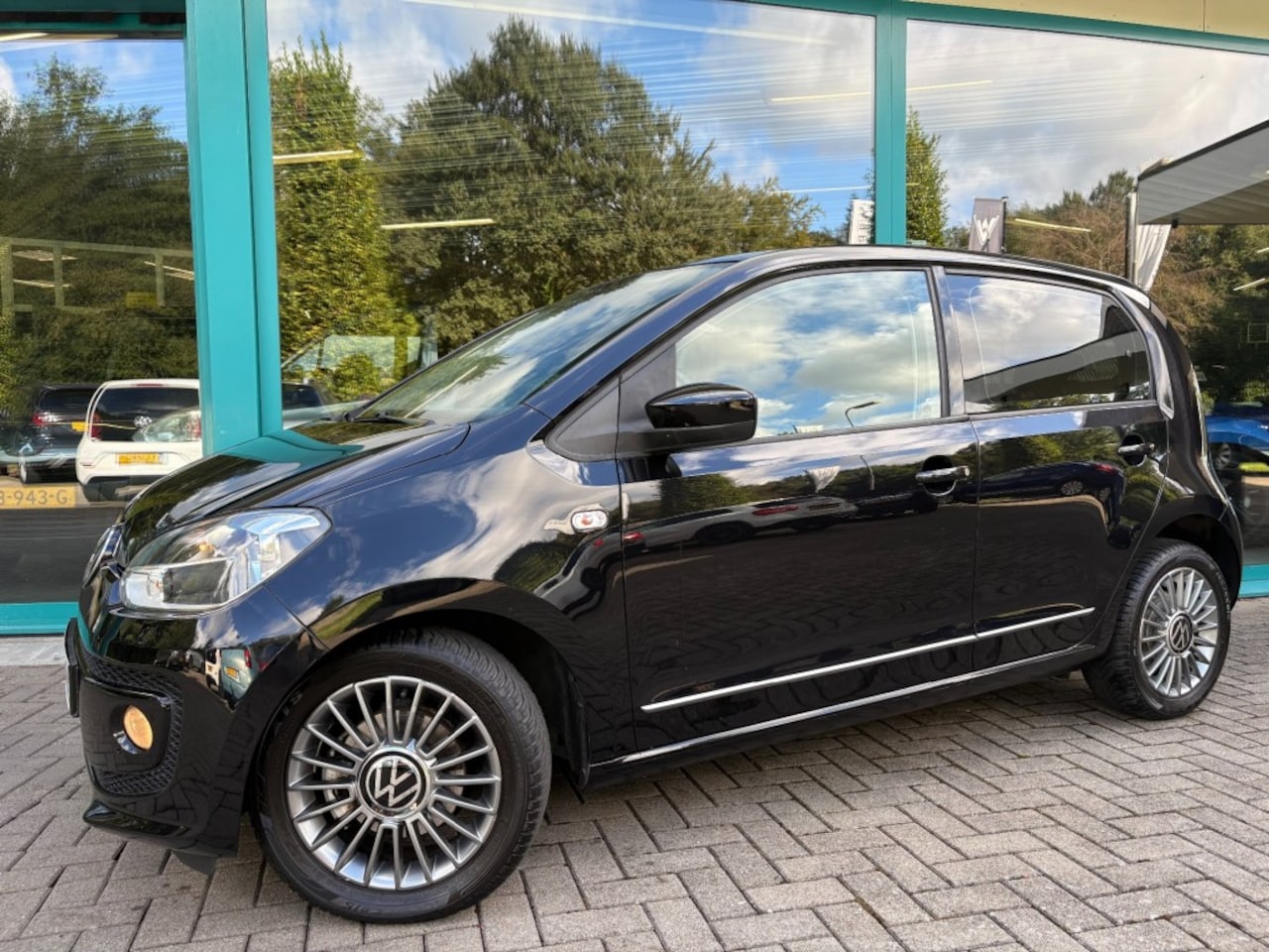 Volkswagen Up! - 1.0 UP! CHEER  Airco, Navi, Bleutooth, 15Inch - AutoWereld.nl