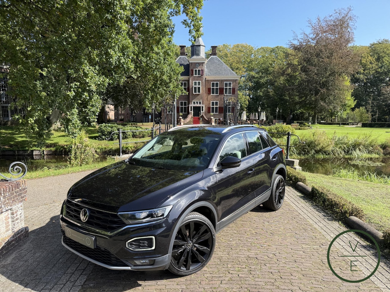 Volkswagen T-Roc - 1.5 TSI Sport | DSG | Blind Spot | Keyless | Camera | Viritual Dash | Adaptive | Trekhaak - AutoWereld.nl