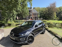 Volkswagen T-Roc - 1.5 TSI Sport | DSG | Blind Spot | Keyless | Camera | Viritual Dash | Adaptive | Trekhaak