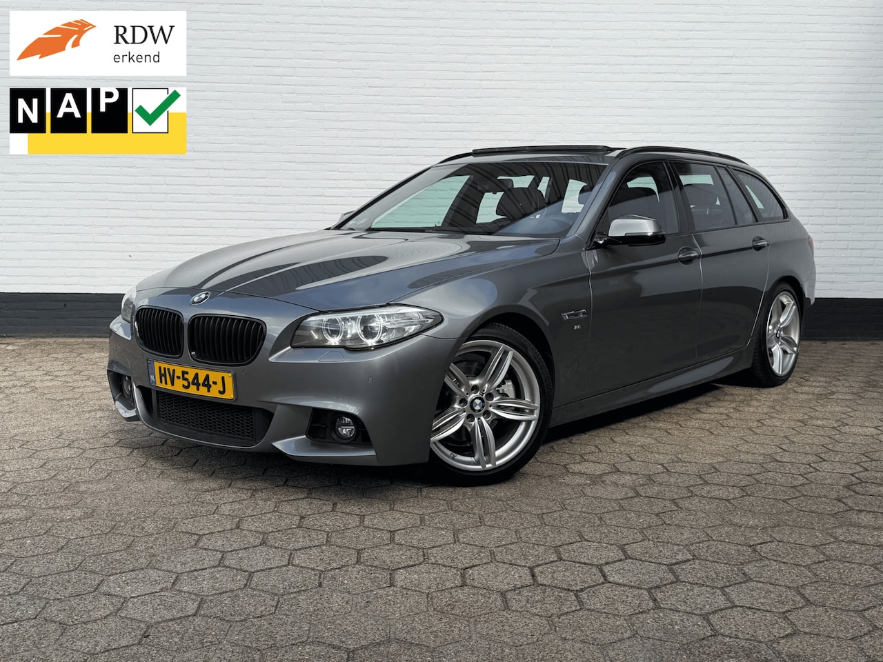 BMW 5-serie Touring - 520i High Exe. M-Sport l PANO l TREKHAAK - AutoWereld.nl
