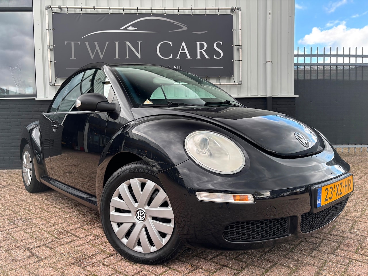 Volkswagen New Beetle Cabriolet - 1.6 Highline Airco - AutoWereld.nl