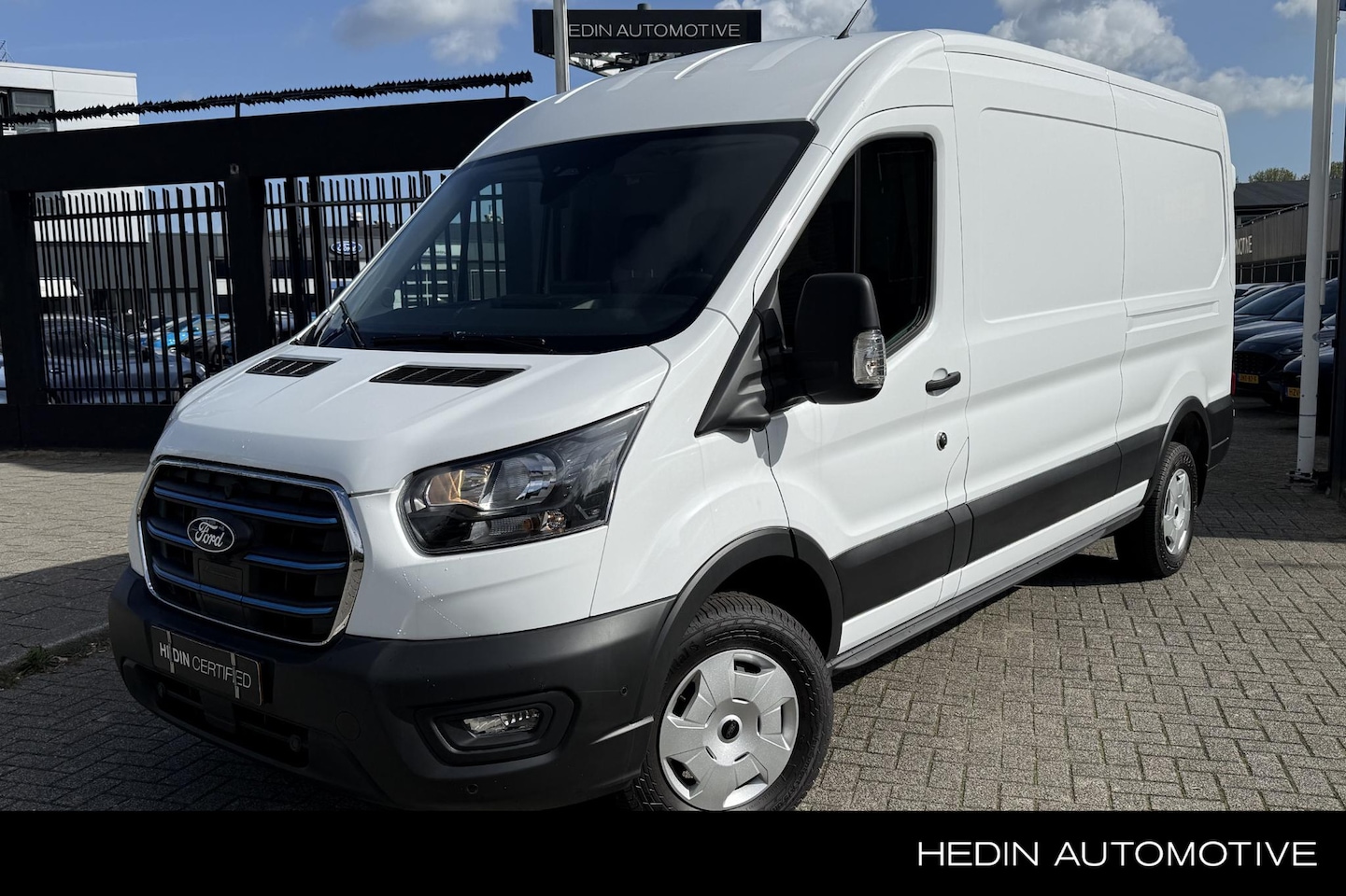 Ford E-Transit - 350 L3H2 Trend 68 kWh | Pro Power | BLIS| 360° Camera | Navigatie | CarPlay | Camera - AutoWereld.nl