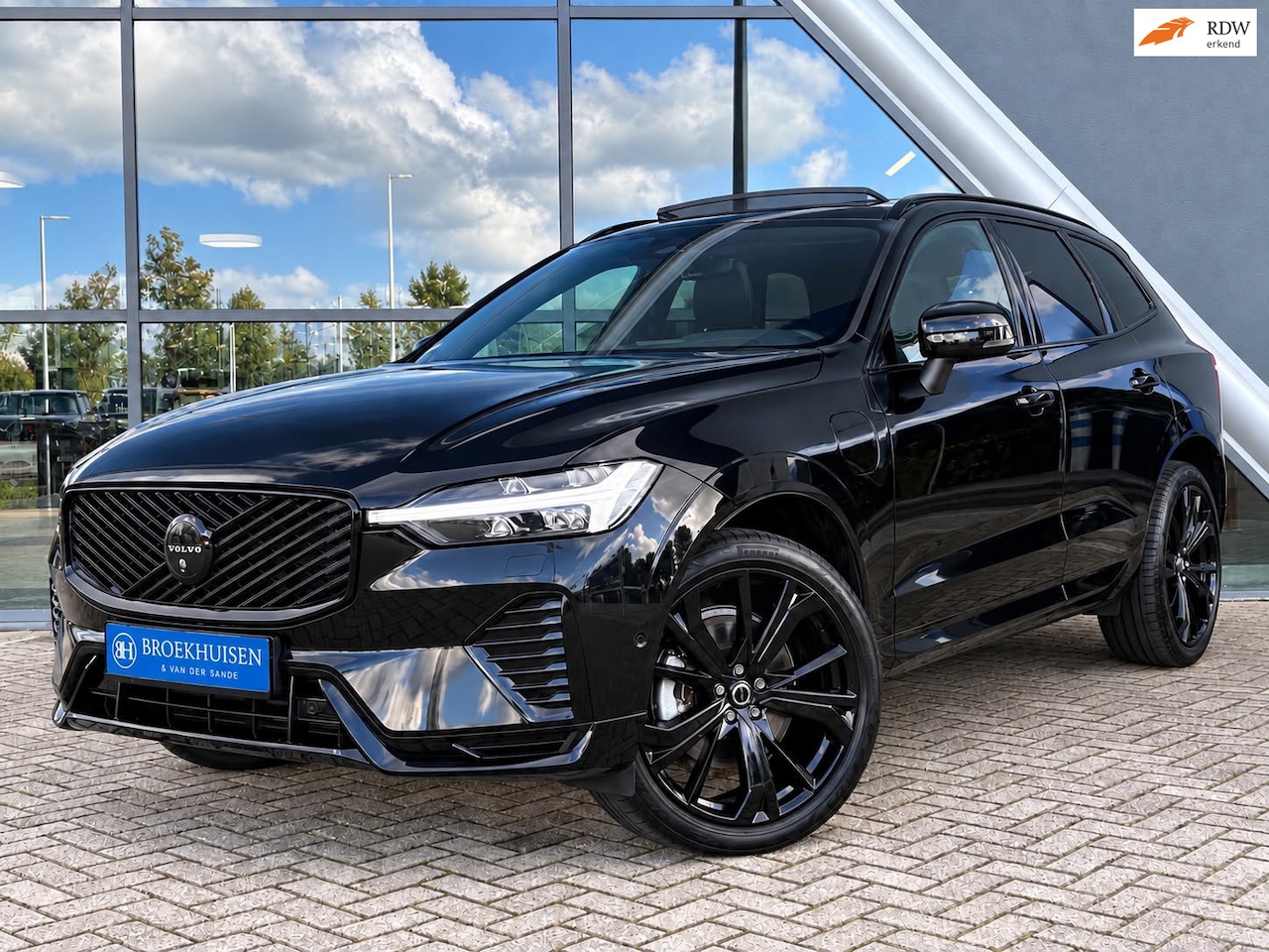 Volvo XC60 - 2.0 T8 Plug-in hybrid AWD Ultra Black Edition FACELIFT MODEL 455pk Luchtvering / 21inc / T - AutoWereld.nl