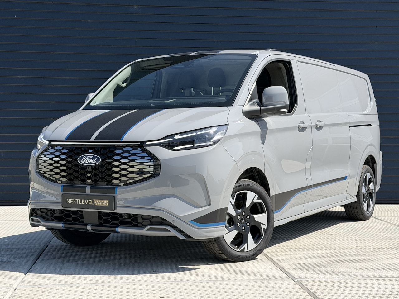 Ford E-Transit Cust. - Sport 340 L2H1 71 kWh 360 Camera | Adap Cruise | 2 x schuifdeur | B&O Audio - AutoWereld.nl