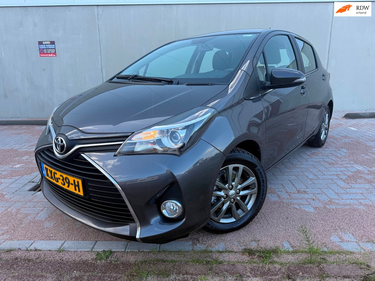 Toyota Yaris - 1.3 VVT-i Lounge |NIEUW APK|1E EIG|LUXE UITV|CAMERA|LM VLGN| - AutoWereld.nl