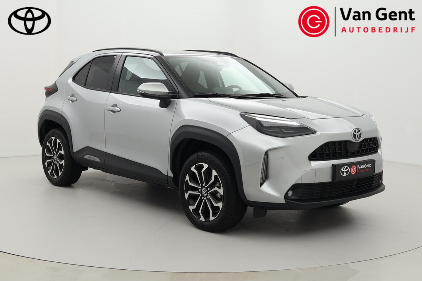 Toyota Yaris Cross - 1.5 Hybrid 130 First Edition | Dodehoek detectie | Stoel-/stuurverwarming | Verwarmbare vo - AutoWereld.nl